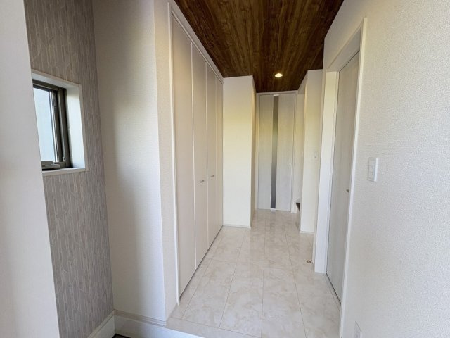 三郷市早稲田7丁目　新築戸建　全1棟の玄関|同施工会社の参考写真になります。