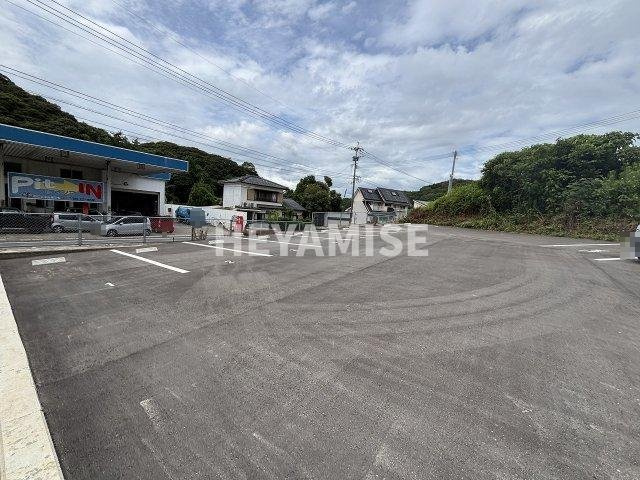 オリーブ平山の駐車場