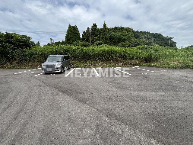 オリーブ平山の駐車場