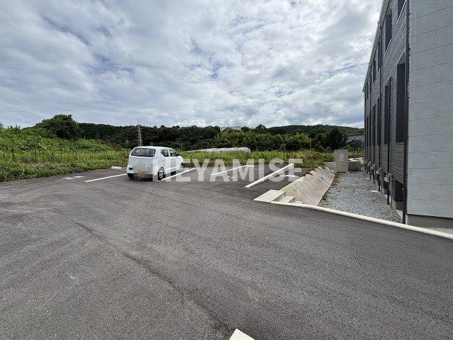 オリーブ平山の駐車場|※同物件同室タイプの写真でございます※現況を優先します※