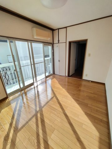 中久喜4丁目濱崎戸建ての内装|階段