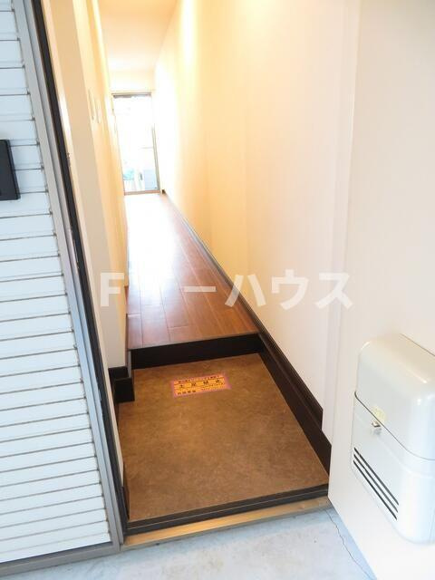プリズム東習志野Ｂ棟の玄関