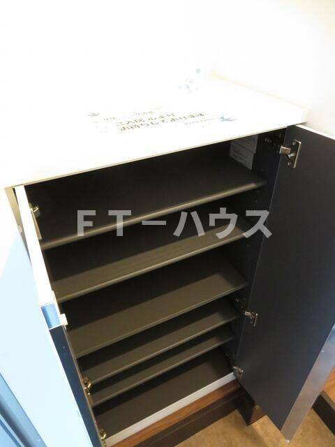プリズム東習志野Ｂ棟の玄関