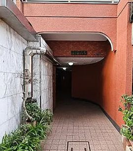 【エントランス】 | ウスダム・コーヅ池之端ハイツ | ゆとりのあるエントランスです