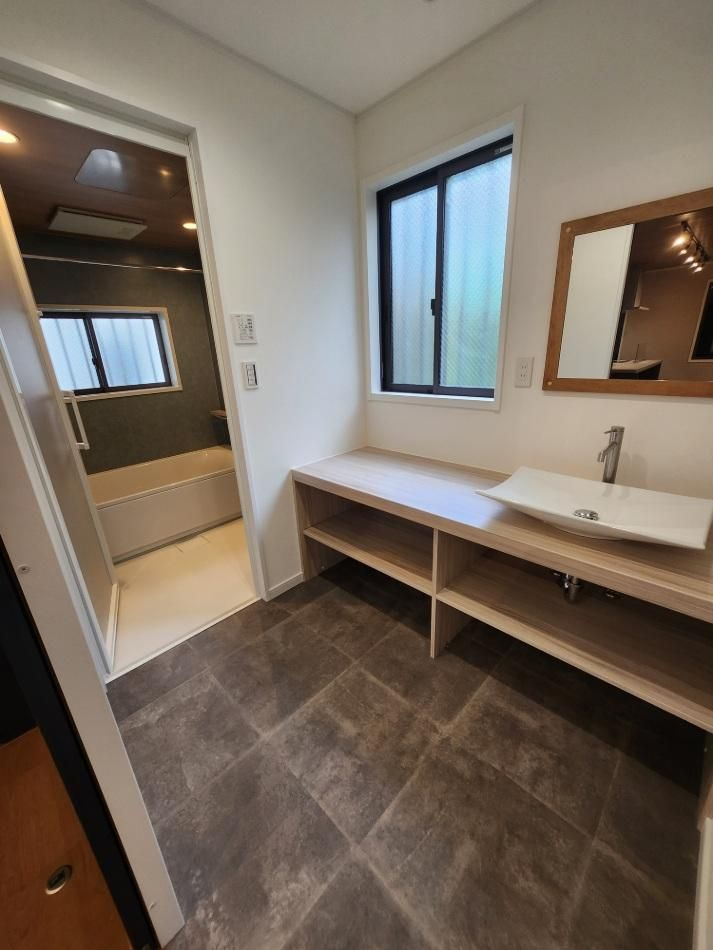 府中市四谷４丁目の中古一戸建の独立洗面台