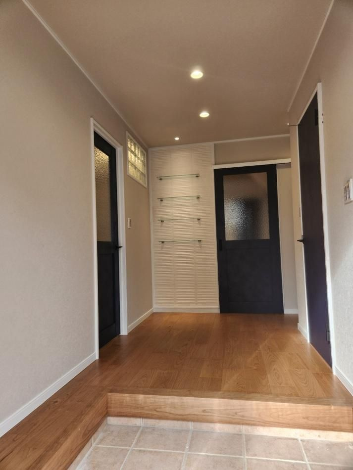 府中市四谷４丁目の中古一戸建の玄関