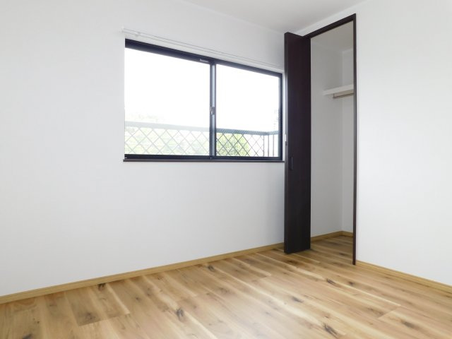 名古屋市南区星宮町の中古一戸建の洋室|◇２階洋室◇　　明るい洋室５．４帖　全居室収納完備♪　（２０２５年３月リフォーム済）