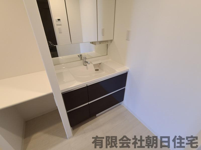 【独立洗面台】 | アルファステイツ上乃木 3LDK | 朝の身支度には欠かせない独立洗面化粧台