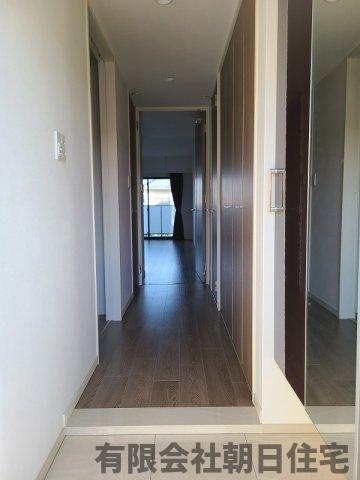 【玄関】 | アルファステイツ上乃木 3LDK | 収納もある玄関です