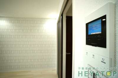 【セキュリティ】 | リュミアン堀田テラス | モニター付きドアホンで安心確認（同仕様写真）