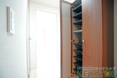 【玄関】 | リュミアン堀田テラス | 玄関シューズボックス（同仕様写真）