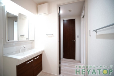 【洗面所】 | リュミアン堀田テラス | 便利なシャワー付き洗面化粧台（同仕様写真）