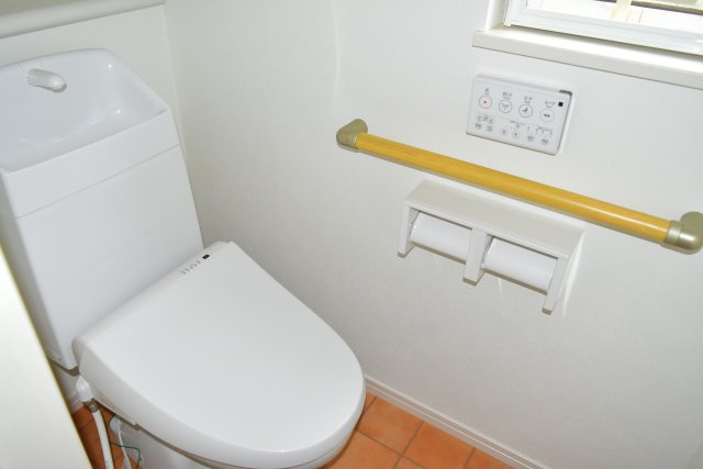 小平市小川町１丁目の中古一戸建のトイレ