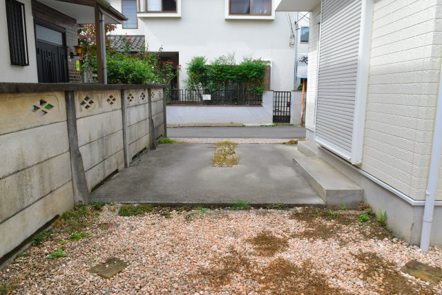 小平市小川町１丁目の中古一戸建の駐車場