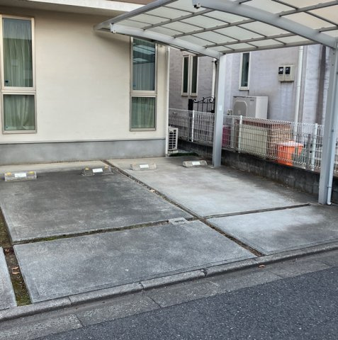 給田戸建の駐車場