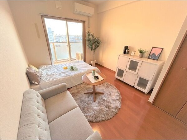 高畑レジデンスの居間・リビング|こちらの居間で趣味の時間をお楽しみください