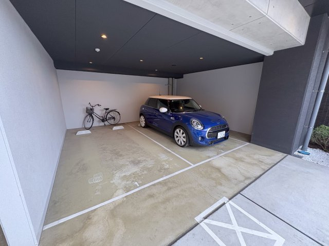 S-RESIDENCE難波大国町Deuxの駐車場