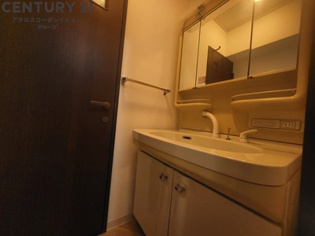 三面鏡付洗面化粧台です！
