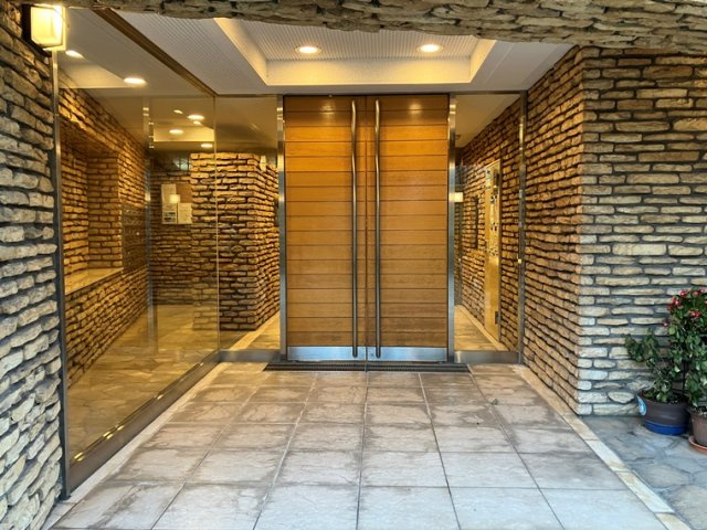 アルファホームズ新神楽坂アスティオンのエントランス