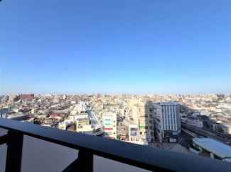 【エントランス】 | ザ・タワー十条 | 木材の温かみが感じられる気品溢れるエントランスです。