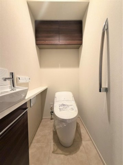 【その他】 | ザ・タワー十条 | 1階にはコンビニをはじめとする店舗も併設されており、バラエティに富んだ生活を可能にします。