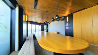 【その他】 | ザ・タワー十条 | エントランス入口には高級感のあるマンションプレートがございます。