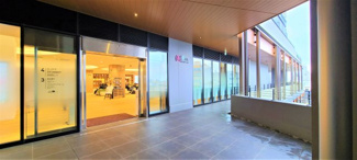 【ロビー】 | ザ・タワー十条 | 37階にございます居住者専用のスカイラウンジです。ラウンジ内にはキッチンも備え付けられておりゲストも優雅な一時をお過ごしいただけます。