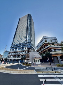 【間取り】 | ザ・タワー十条 | 専有面積70.64平米
3LDK　
広々WIC・パントリー付き
全居室バルコニーに面し、開放感あります
