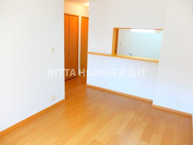 ベル　ファミーユⅠ　３番館の洋室|きれいな色のフローリング(*^^*)