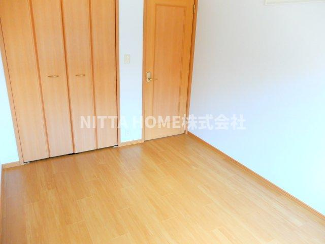 ベル　ファミーユⅠ　３番館の寝室|角部屋で物音の心配も少ないですね！