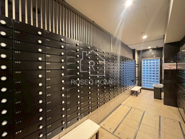 セレニテ本町グランデのエントランス