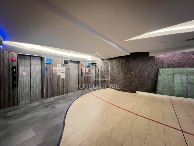 セレニテ本町グランデのロビー