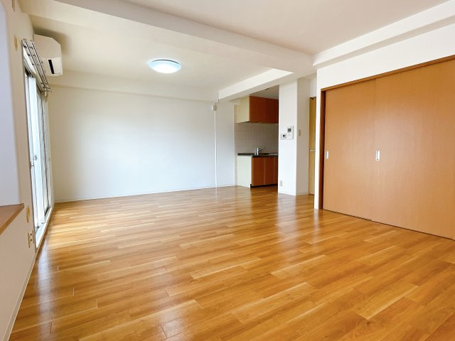 サーパス地吹園の居間・リビング