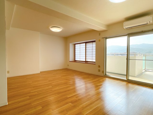 サーパス地吹園の居間・リビング