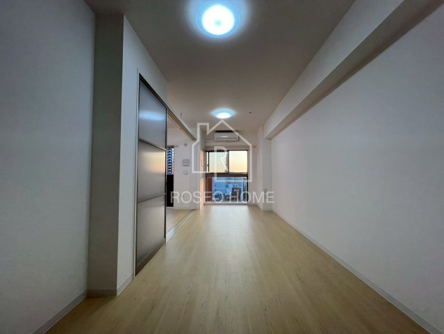 セレニテ本町グランデの居間・リビング|同マンション別部屋：参考写真