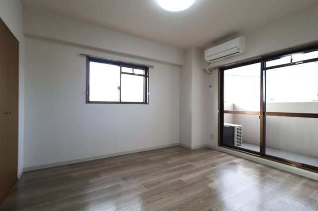 パークサイドＨＩＲＡＴＡの洋室