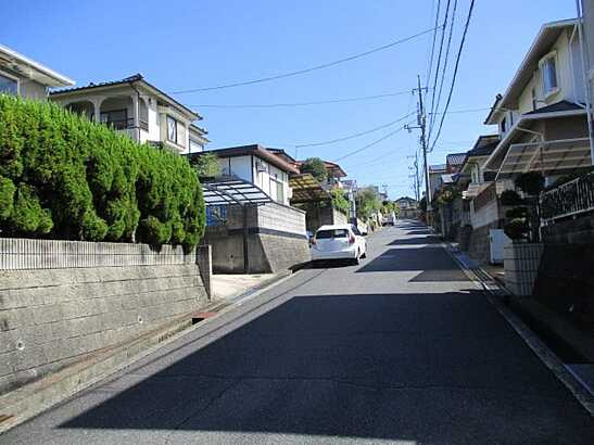 【前面道路含む現地写真】