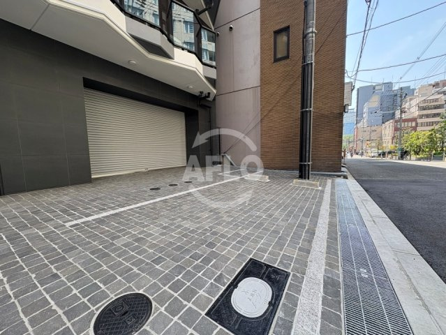 コンフォリア・リヴ谷町四丁目　中大江小学校区の駐車場|コンフォリア・リヴ谷町四丁目　駐車場