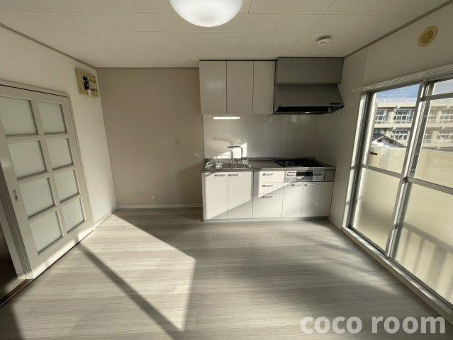 ドエル川村の居間・リビング