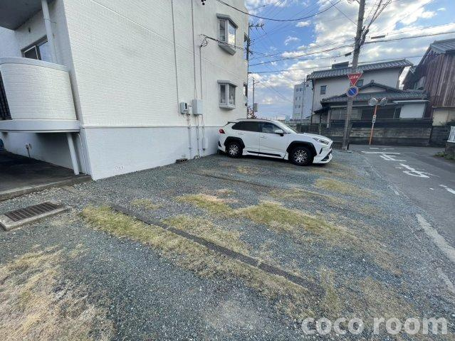 ドエル川村の駐車場