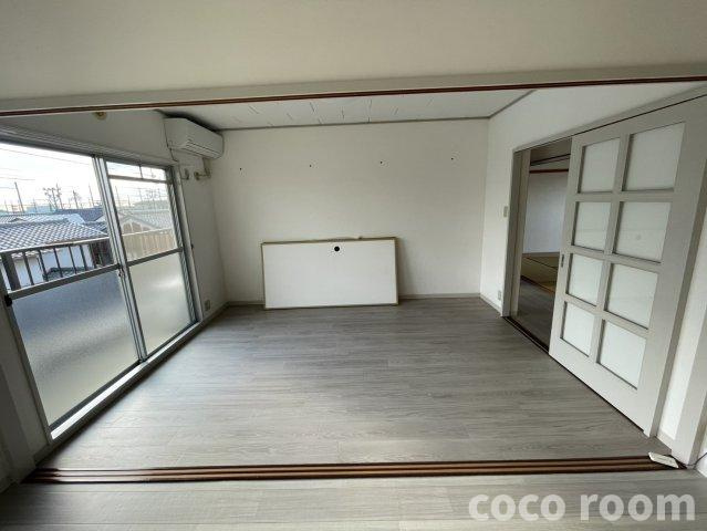 ドエル川村の居間・リビング