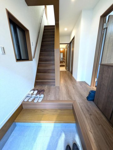 東船橋2丁目　中古一戸建ての玄関|■物件内覧・資金計画相談・住宅ローン相談、リフォーム相談、お問合せ受付中■
※当日・翌日のご内覧、ご相談はお電話でのお問合せがスムーズです！