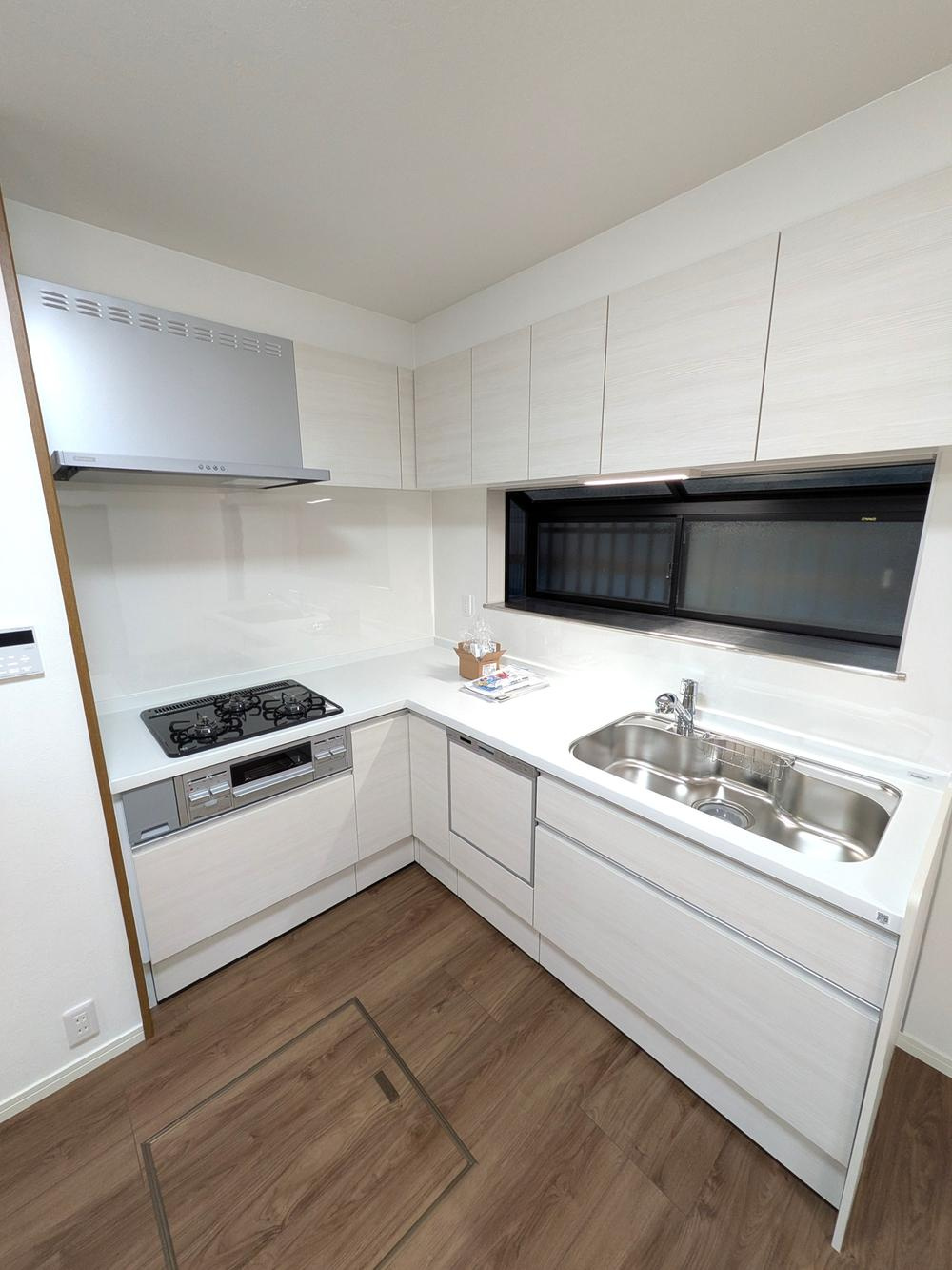 東船橋2丁目　中古一戸建てのキッチン|システムキッチン
■物件内覧・資金計画相談・住宅ローン相談、リフォーム相談、お問合せ受付中■
※当日・翌日のご内覧、ご相談はお電話でのお問合せがスムーズです！