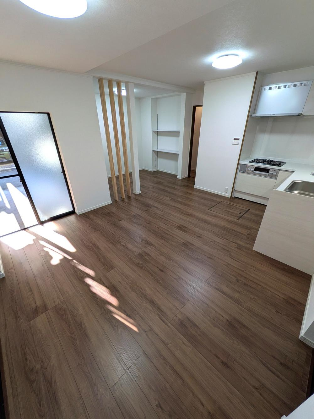 東船橋2丁目　中古一戸建ての居間・リビング|LDK12.0帖
■物件内覧・資金計画相談・住宅ローン相談、リフォーム相談、お問合せ受付中■
※当日・翌日のご内覧、ご相談はお電話でのお問合せがスムーズです！