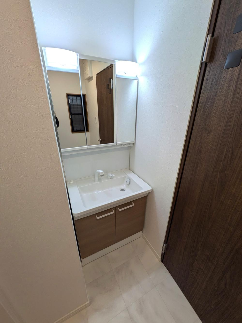 東船橋2丁目　中古一戸建ての独立洗面台|シャワー付き洗面化粧台
■物件内覧・資金計画相談・住宅ローン相談、リフォーム相談、お問合せ受付中■
※当日・翌日のご内覧、ご相談はお電話でのお問合せがスムーズです！