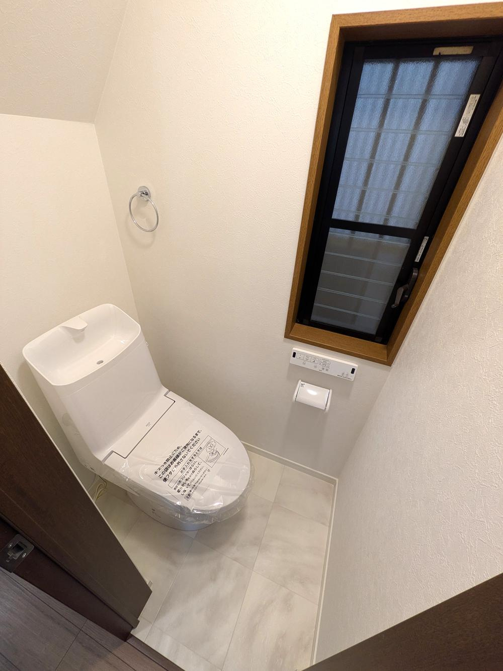 東船橋2丁目　中古一戸建てのトイレ|温水洗浄便座
■物件内覧・資金計画相談・住宅ローン相談、リフォーム相談、お問合せ受付中■
※当日・翌日のご内覧、ご相談はお電話でのお問合せがスムーズです！