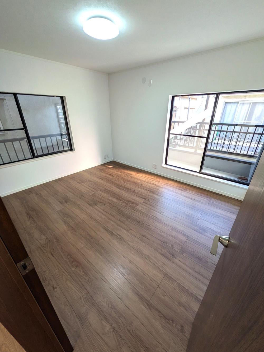 東船橋2丁目　中古一戸建ての洋室|洋室8.0帖
■物件内覧・資金計画相談・住宅ローン相談、リフォーム相談、お問合せ受付中■
※当日・翌日のご内覧、ご相談はお電話でのお問合せがスムーズです！