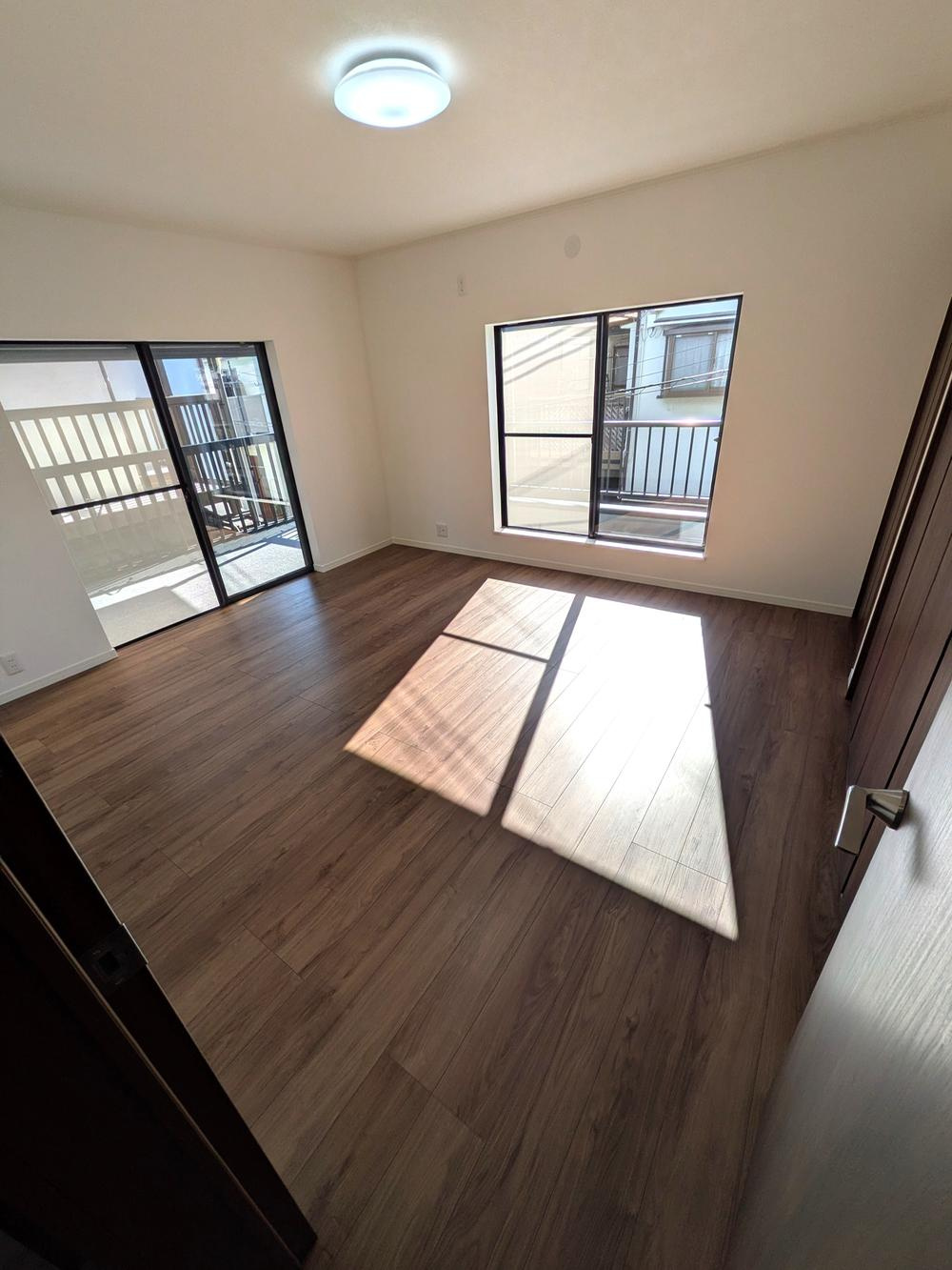 東船橋2丁目　中古一戸建ての寝室|洋室8.0帖
■物件内覧・資金計画相談・住宅ローン相談、リフォーム相談、お問合せ受付中■
※当日・翌日のご内覧、ご相談はお電話でのお問合せがスムーズです！