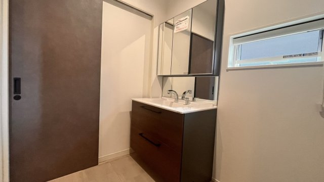 福岡市西区太郎丸2丁目　新築戸建の独立洗面台|独立洗面化粧台付き