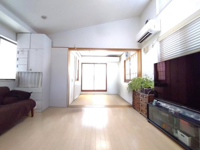 小金井市貫井南町１丁目の中古一戸建の居間・リビング